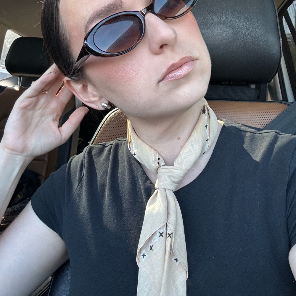 Meet your Posher, Elizabeth